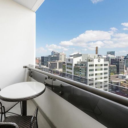Meriton Suites Church Street, Parramatta Сидней Экстерьер фото A balcony in Melbourne, Australia