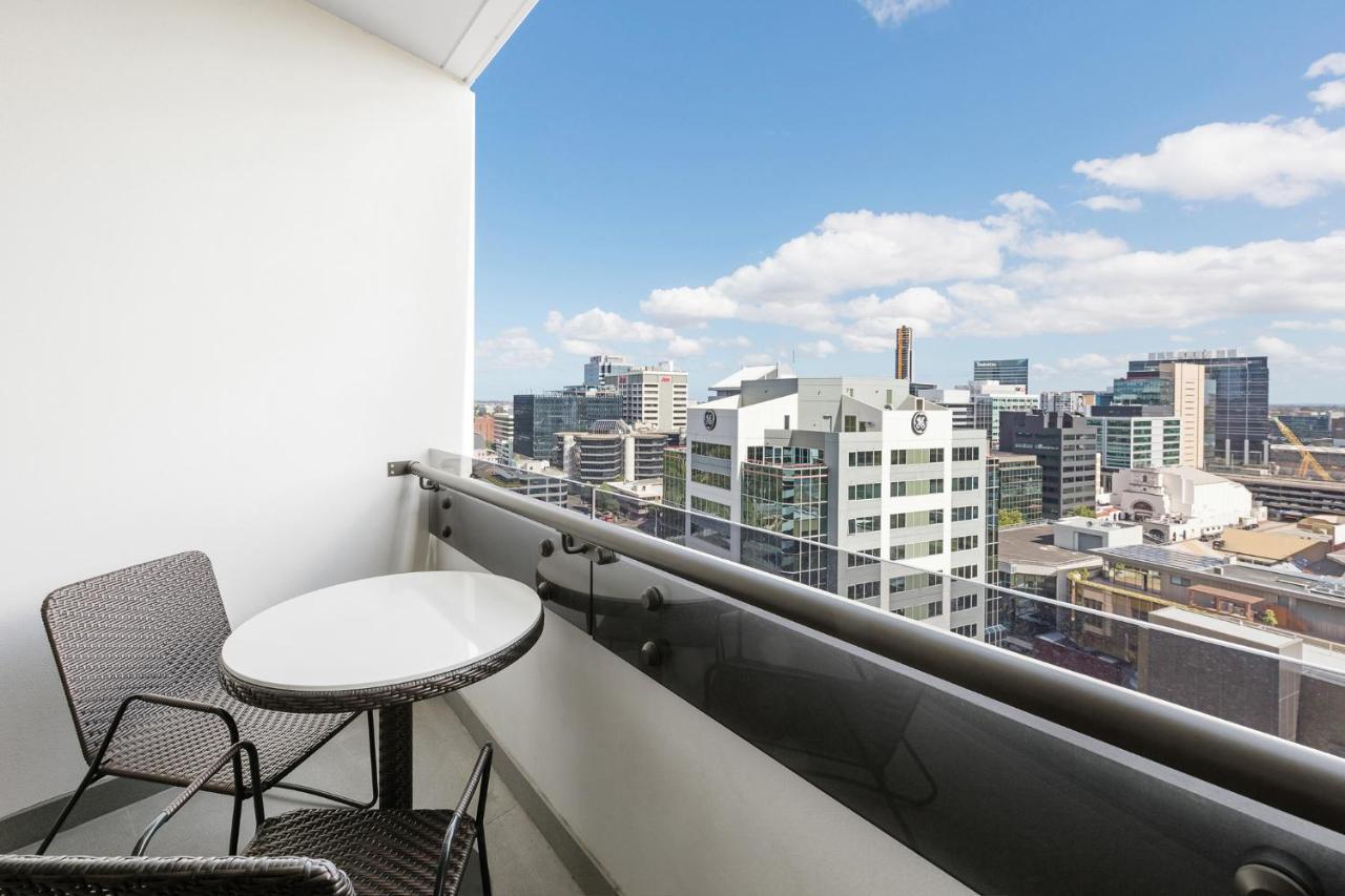 Meriton Suites Church Street, Parramatta Сидней Экстерьер фото A balcony in Melbourne, Australia