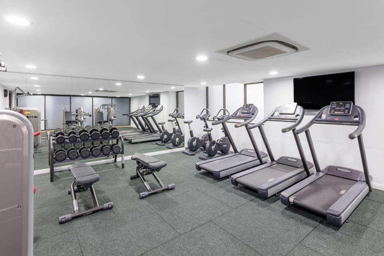 Meriton Suites Church Street, Parramatta Сидней Экстерьер фото The gym at the hotel