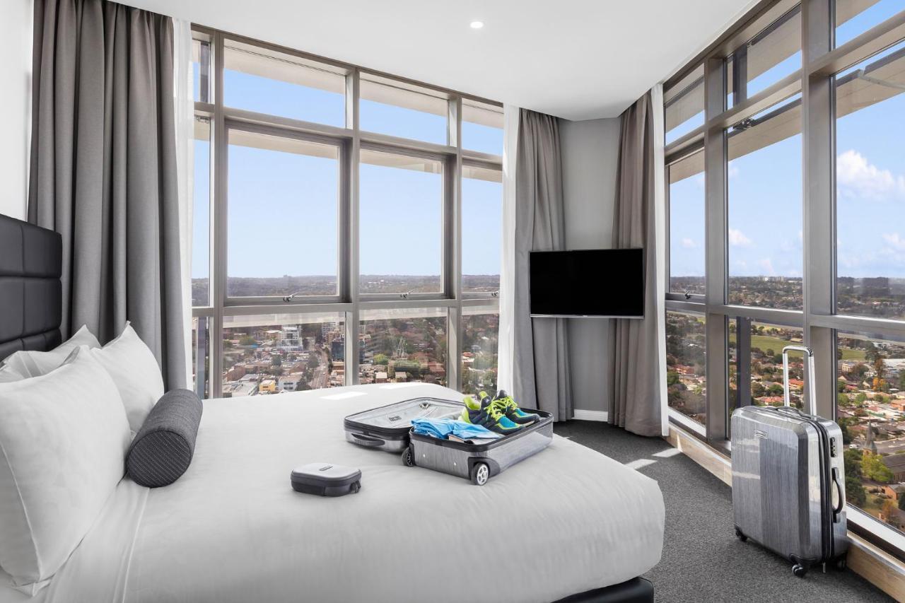 Meriton Suites Church Street, Parramatta Сидней Экстерьер фото A typical room at the hotel