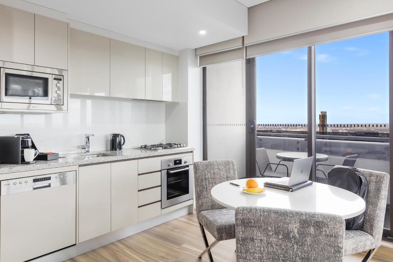 Meriton Suites Church Street, Parramatta Сидней Экстерьер фото