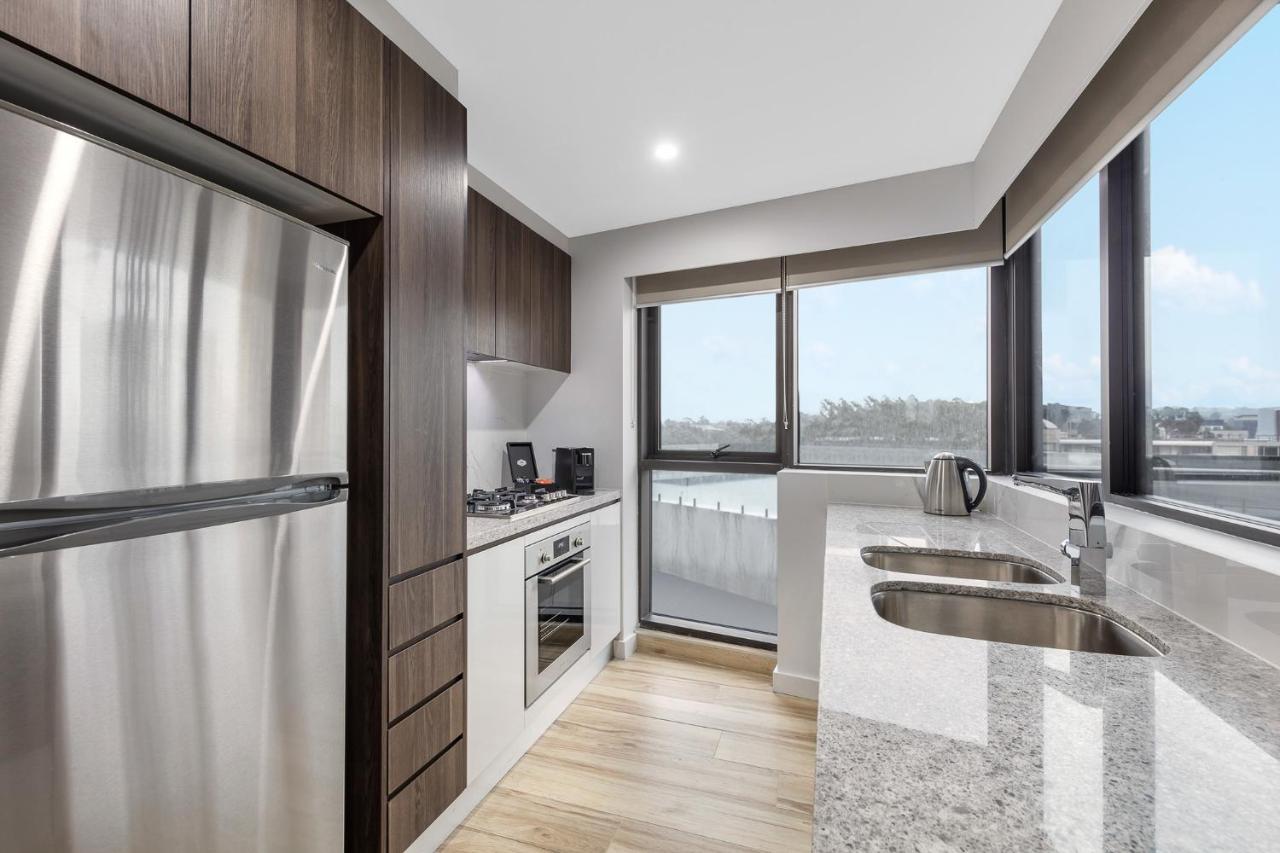 Meriton Suites Church Street, Parramatta Сидней Экстерьер фото The kitchen of a typical apartment