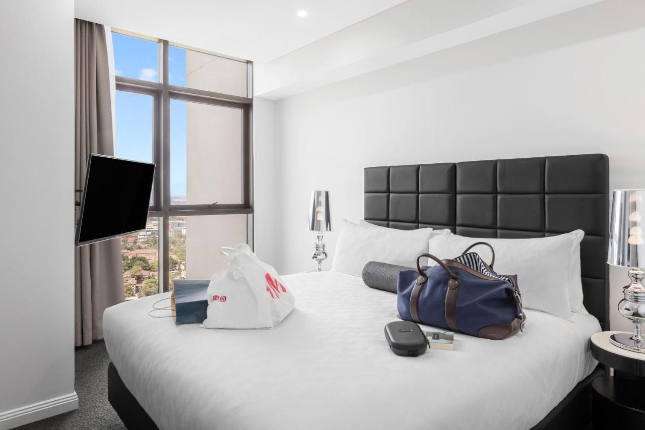 Meriton Suites Church Street, Parramatta Сидней Экстерьер фото A typical room at the hotel