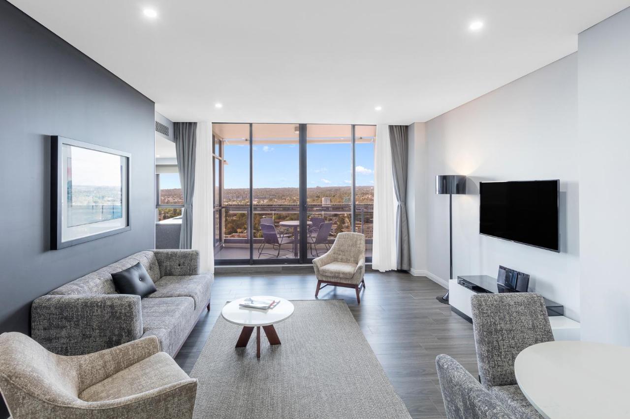 Meriton Suites Church Street, Parramatta Сидней Экстерьер фото Living room