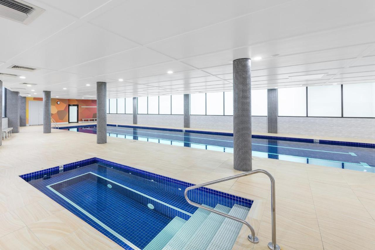 Meriton Suites Church Street, Parramatta Сидней Экстерьер фото The pool at the new facility